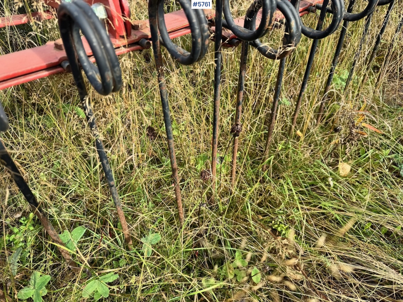 Maquina para lavrar a terra Kverneland Futura Harrow.: foto 9