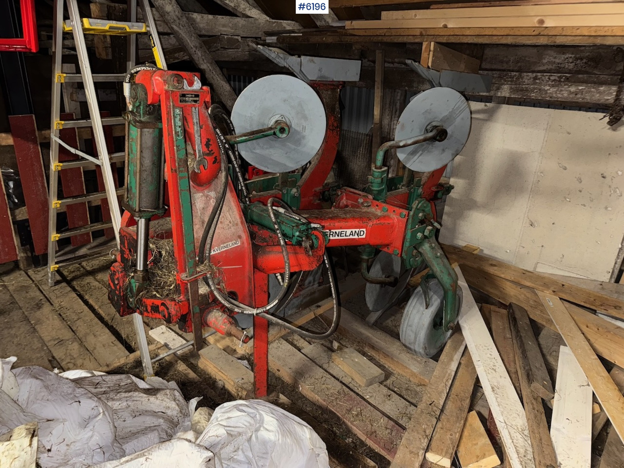 Kverneland Mod. E 3 2-furrow reversible plough. - Maquina para lavrar a terra: foto 3 Kverneland Mod. E 3 2-furrow reversible plough. - Maquina para lavrar a terra: foto 3