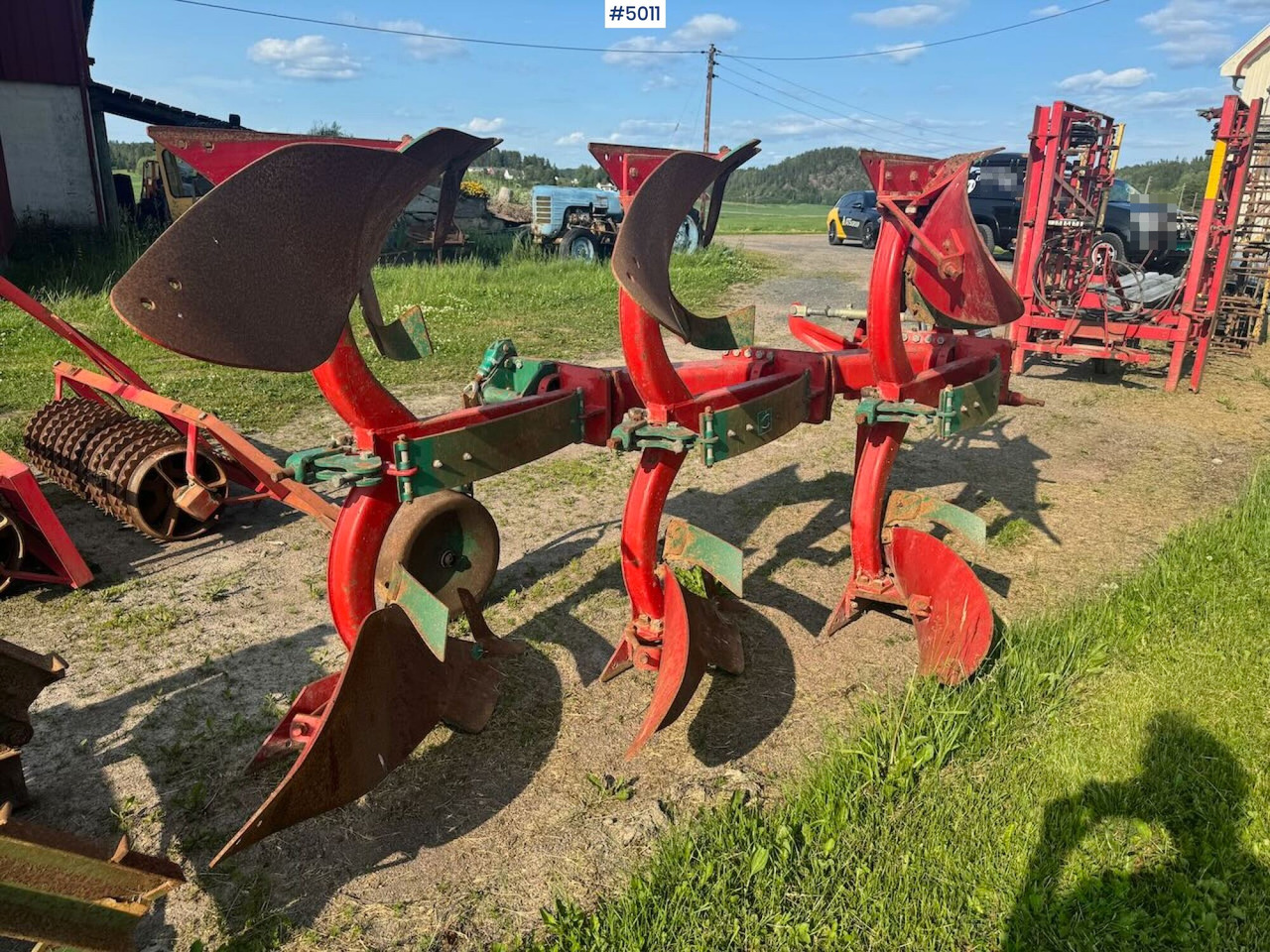 Kverneland Mod. E 3-blade reversible plough - Maquina para lavrar a terra: foto 2 Kverneland Mod. E 3-blade reversible plough - Maquina para lavrar a terra: foto 2