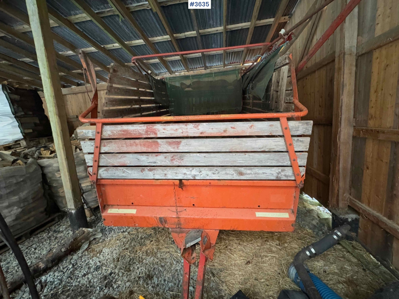 Kverneland UN7000 unloading trailer - Máquina para produção de feno: foto 1 Kverneland UN7000 unloading trailer - Máquina para produção de feno: foto 1