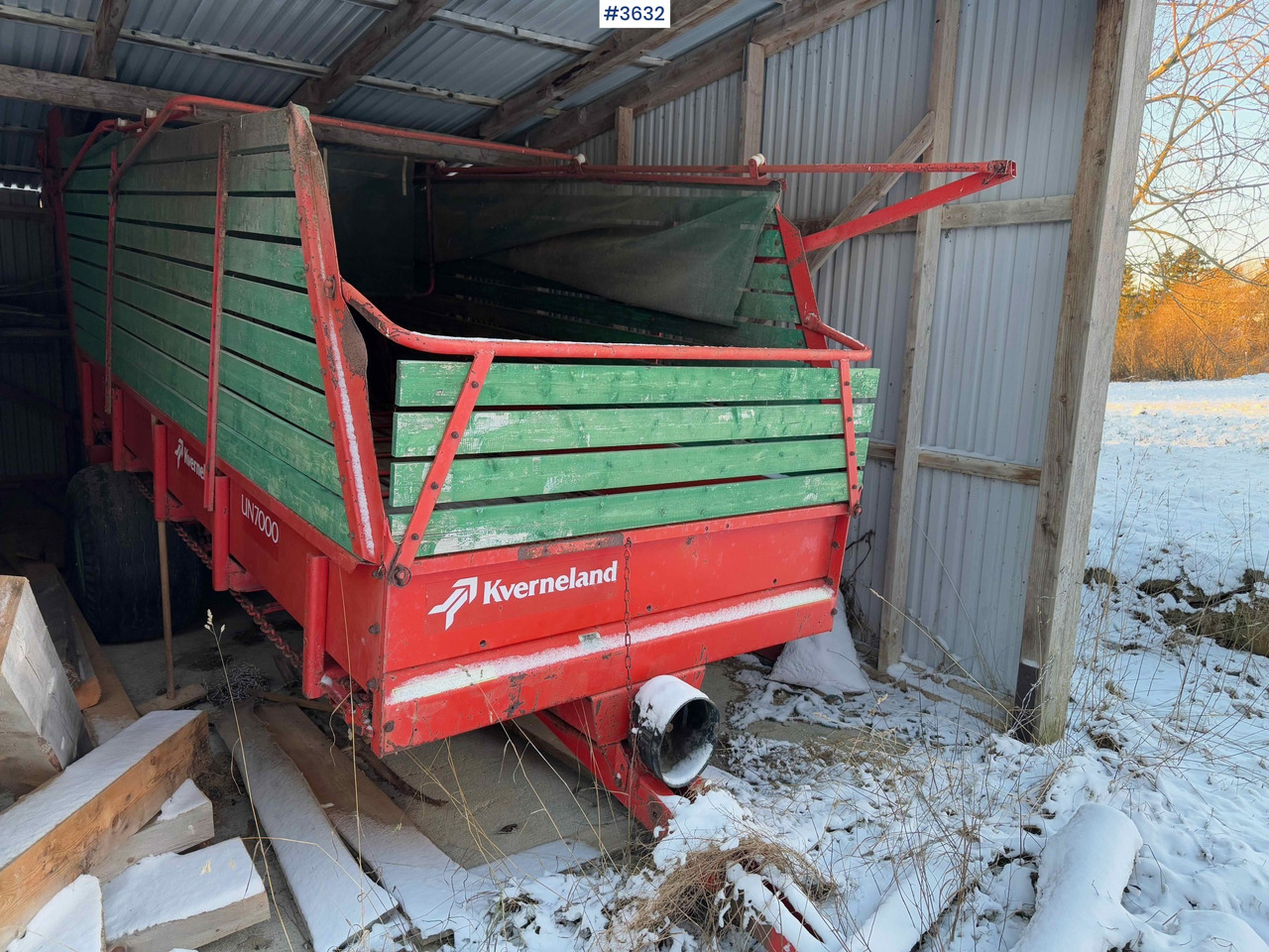 Kverneland UN7000 unloading trailer - Máquina para produção de feno: foto 1 Kverneland UN7000 unloading trailer - Máquina para produção de feno: foto 1