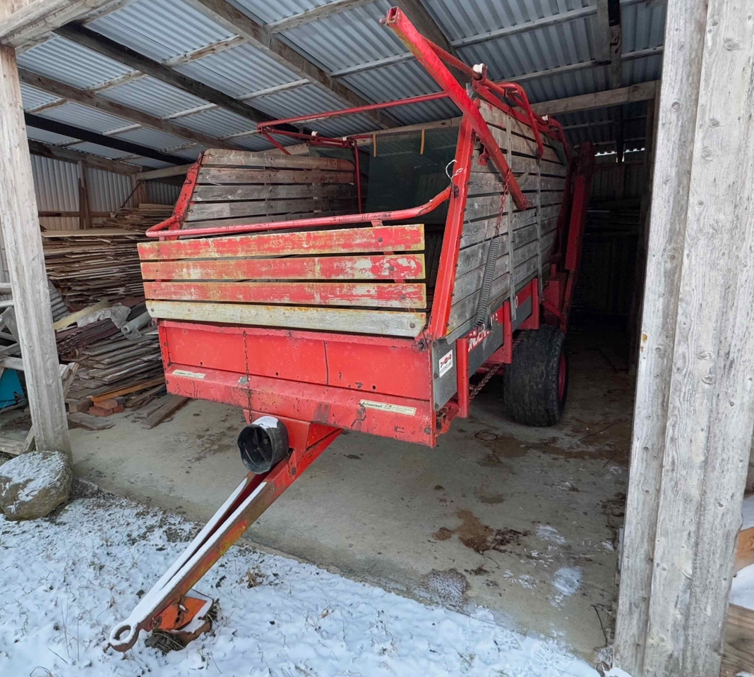 Kverneland UN7000 unloading trailer - Máquina para produção de feno: foto 1 Kverneland UN7000 unloading trailer - Máquina para produção de feno: foto 1