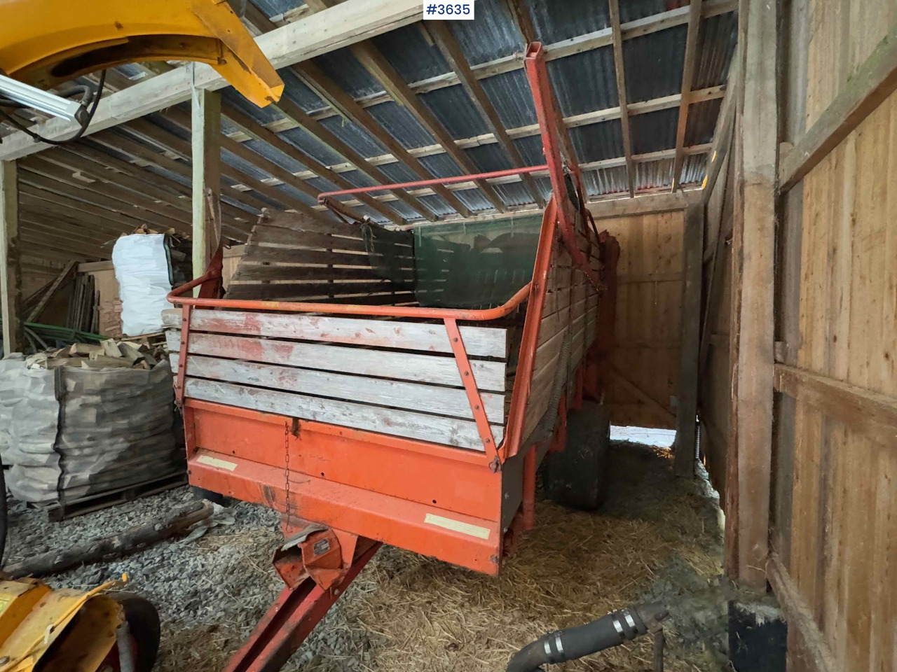 Kverneland UN7000 unloading trailer - Máquina para produção de feno: foto 4 Kverneland UN7000 unloading trailer - Máquina para produção de feno: foto 4