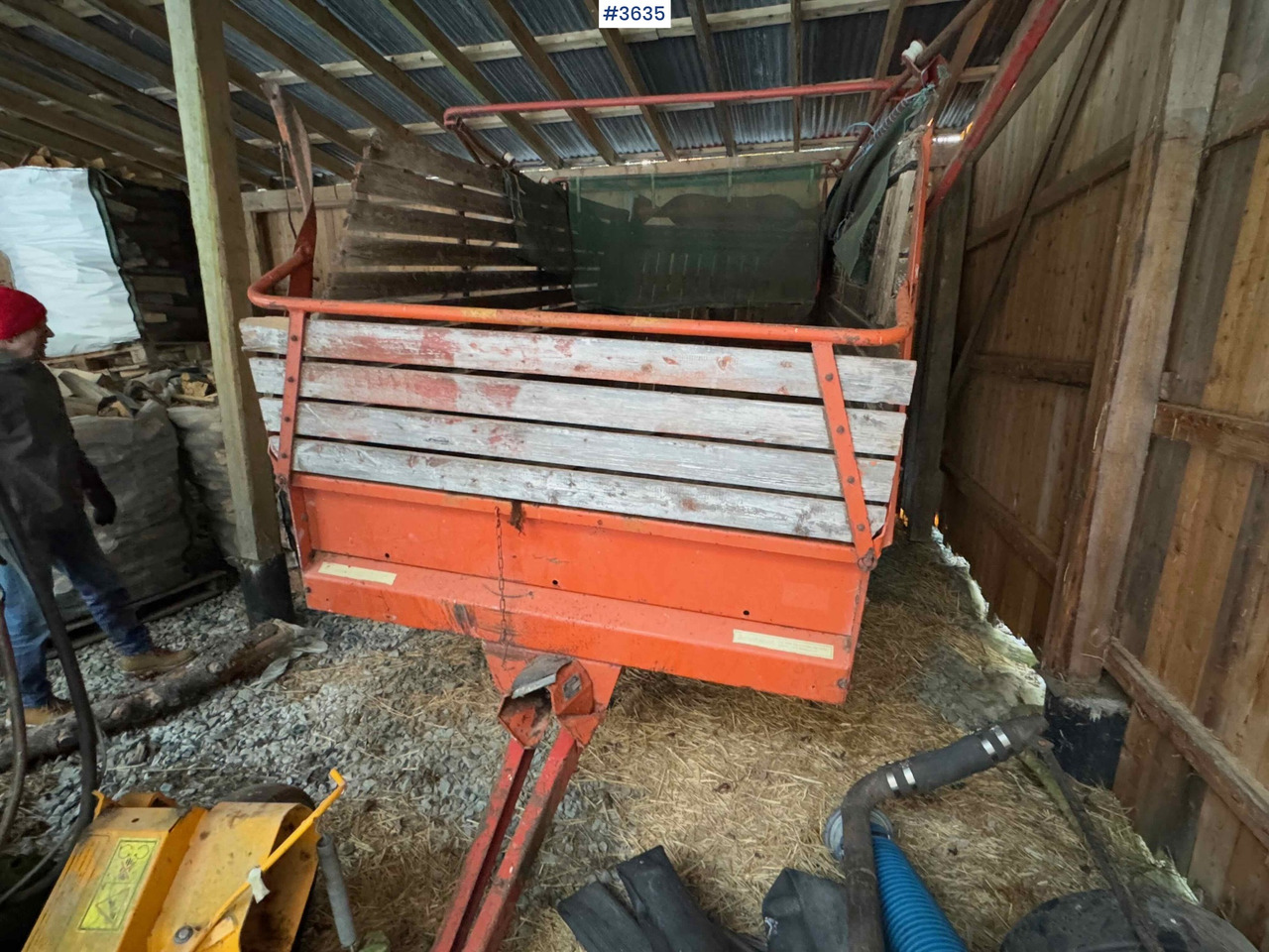 Kverneland UN7000 unloading trailer - Máquina para produção de feno: foto 2 Kverneland UN7000 unloading trailer - Máquina para produção de feno: foto 2