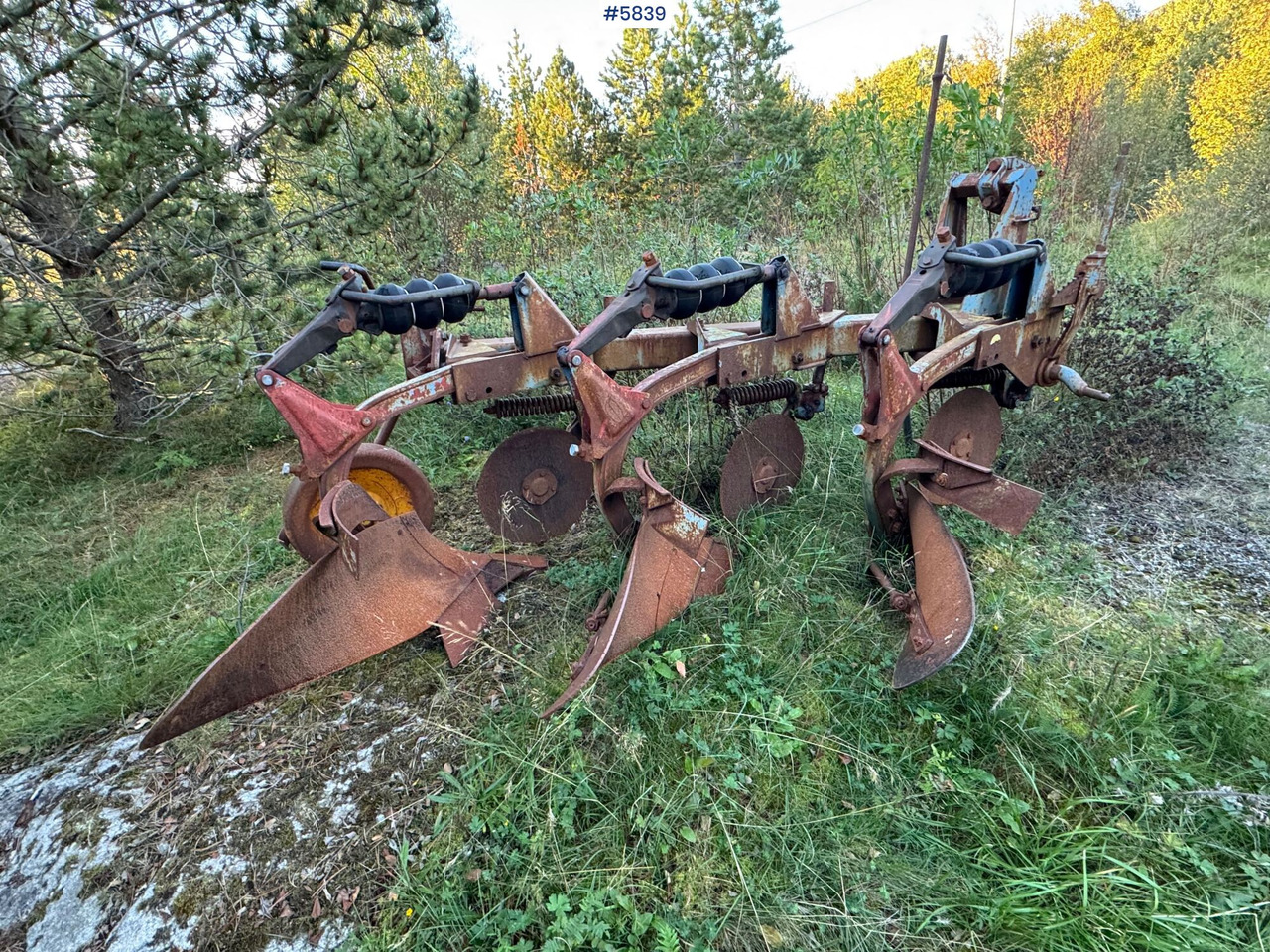 Øverum 3-furrow plow - Maquina para lavrar a terra: foto 4 Øverum 3-furrow plow - Maquina para lavrar a terra: foto 4