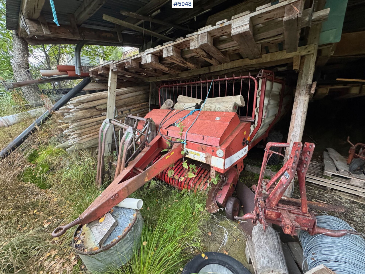 Pöttinger forage wagon - Máquina para produção de feno: foto 1 Pöttinger forage wagon - Máquina para produção de feno: foto 1