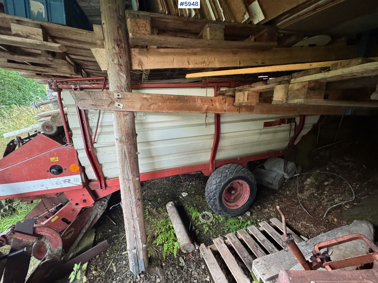 Pöttinger forage wagon - Máquina para produção de feno: foto 3 Pöttinger forage wagon - Máquina para produção de feno: foto 3