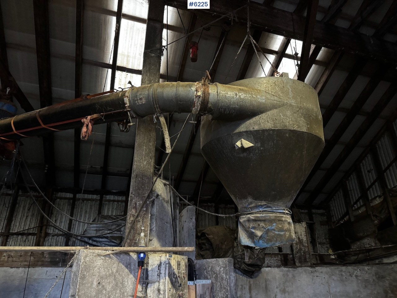 TKS Filling Auger - Equipamento de gado: foto 1 TKS Filling Auger - Equipamento de gado: foto 1