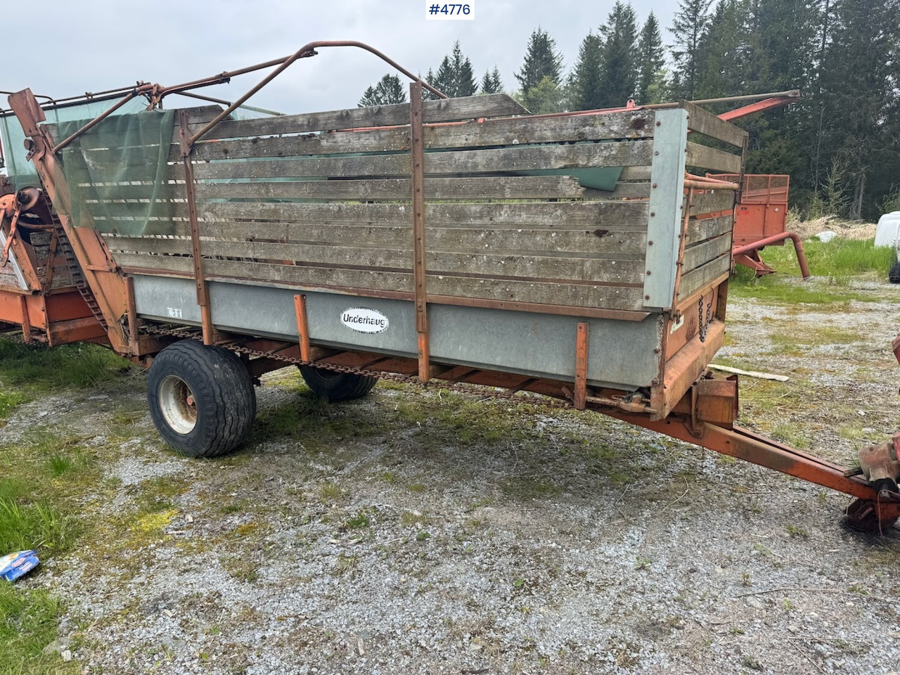 Underhaug unloading wagon with throwing roller - Máquina para produção de feno: foto 5 Underhaug unloading wagon with throwing roller - Máquina para produção de feno: foto 5