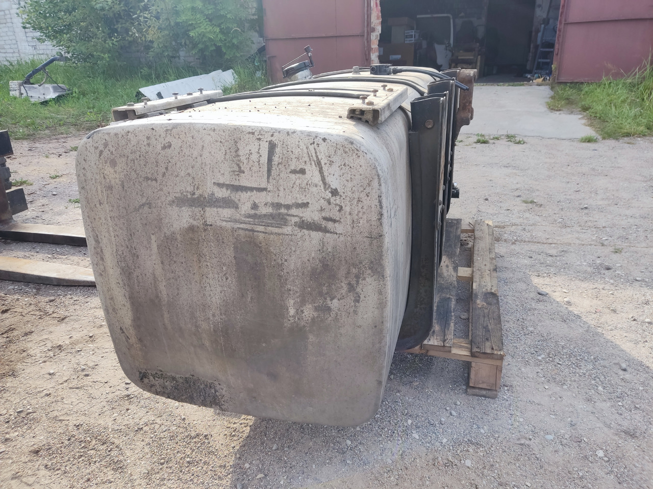 MAN TGA TGX fuel tank 910L - Tanque de combustível: foto 3 MAN TGA TGX fuel tank 910L - Tanque de combustível: foto 3