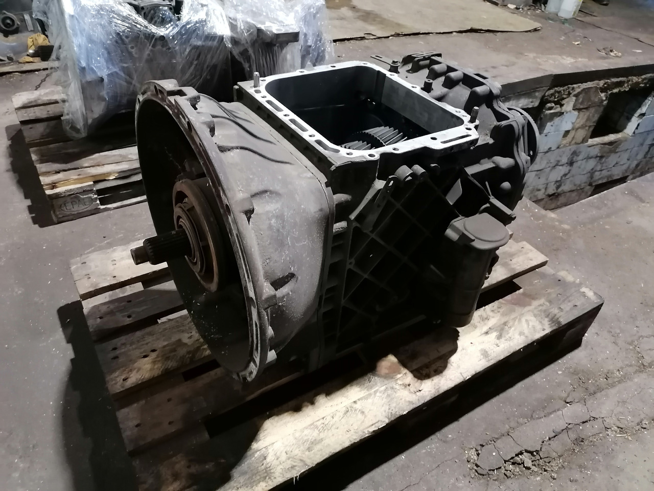VOLVO remanufactured gearbox AT2612D - Caixa de câmbio: foto 2 VOLVO remanufactured gearbox AT2612D - Caixa de câmbio: foto 2
