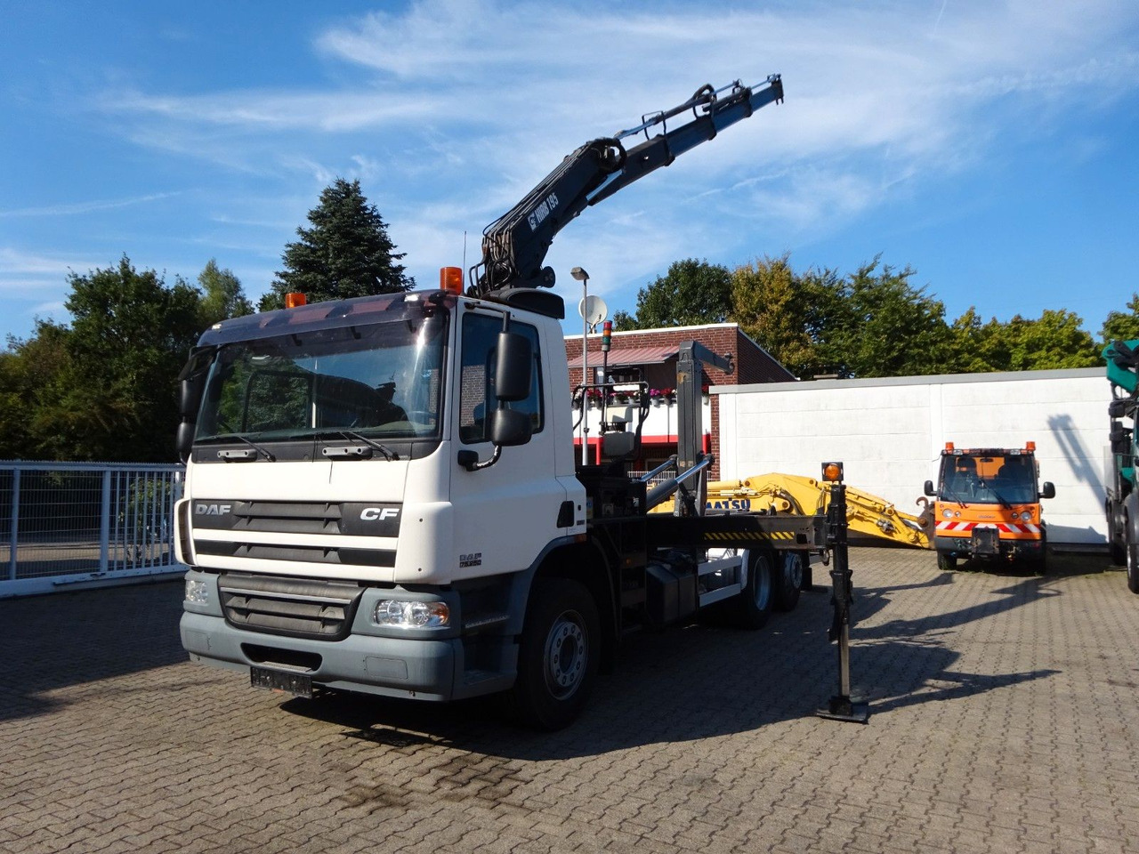 DAF 28-250 CF Abroller + HIA B195-3 Kran - Caminhão polibenne, Caminhão grua: foto 2 DAF 28-250 CF Abroller + HIA B195-3 Kran - Caminhão polibenne, Caminhão grua: foto 2