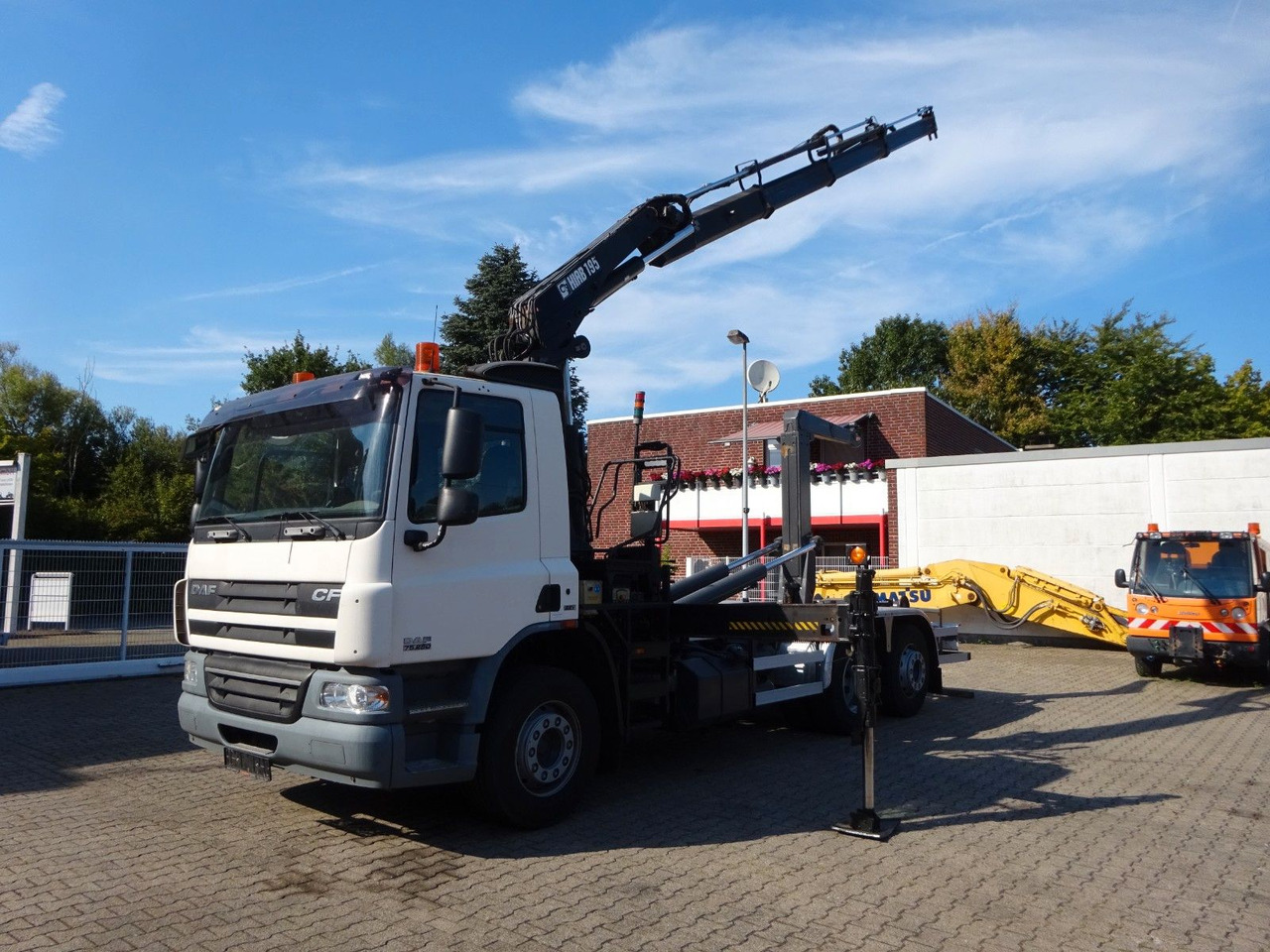 DAF 28-250 CF Abroller + HIA B195-3 Kran - Caminhão polibenne, Caminhão grua: foto 3 DAF 28-250 CF Abroller + HIA B195-3 Kran - Caminhão polibenne, Caminhão grua: foto 3