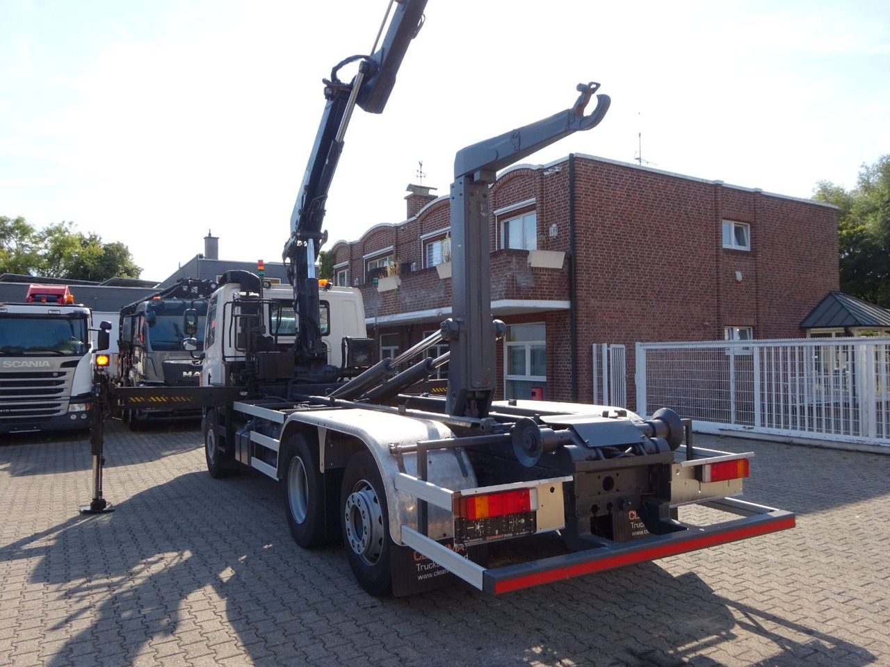 DAF 28-250 CF Abroller + HIA B195-3 Kran - Caminhão polibenne, Caminhão grua: foto 4 DAF 28-250 CF Abroller + HIA B195-3 Kran - Caminhão polibenne, Caminhão grua: foto 4
