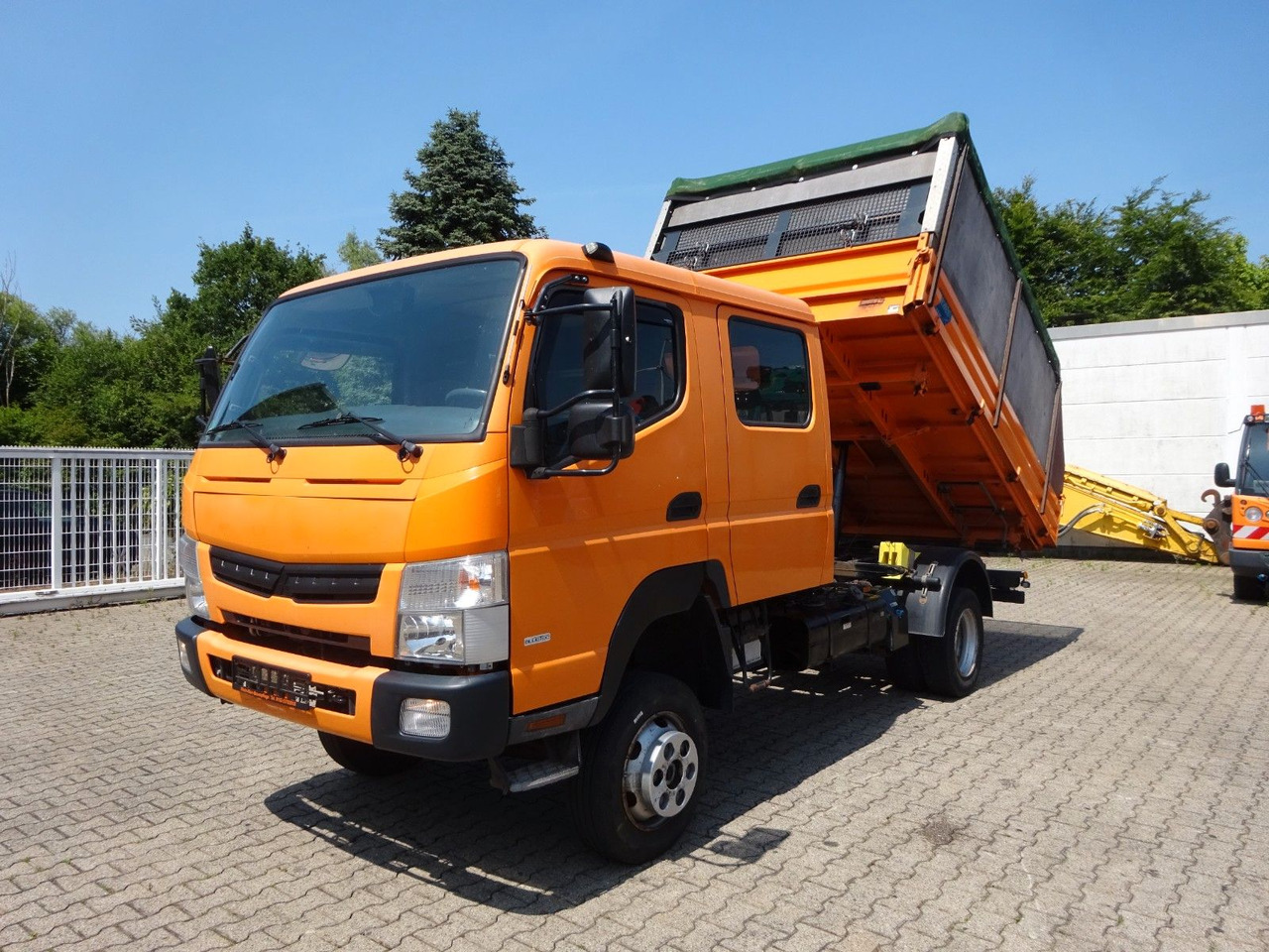 FUSO Canter Doppelkabine MEILLER 3Skipper 4x4 - Furgão basculante: foto 1 FUSO Canter Doppelkabine MEILLER 3Skipper 4x4 - Furgão basculante: foto 1
