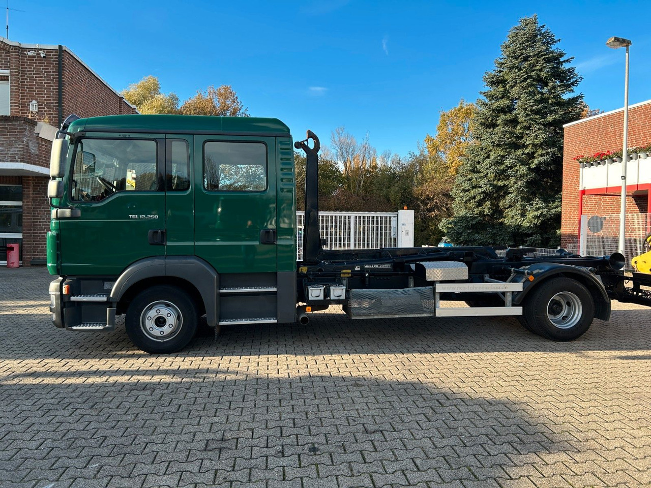 MAN 12.250 Doppelkabine Abroller - Caminhão polibenne: foto 2 MAN 12.250 Doppelkabine Abroller - Caminhão polibenne: foto 2