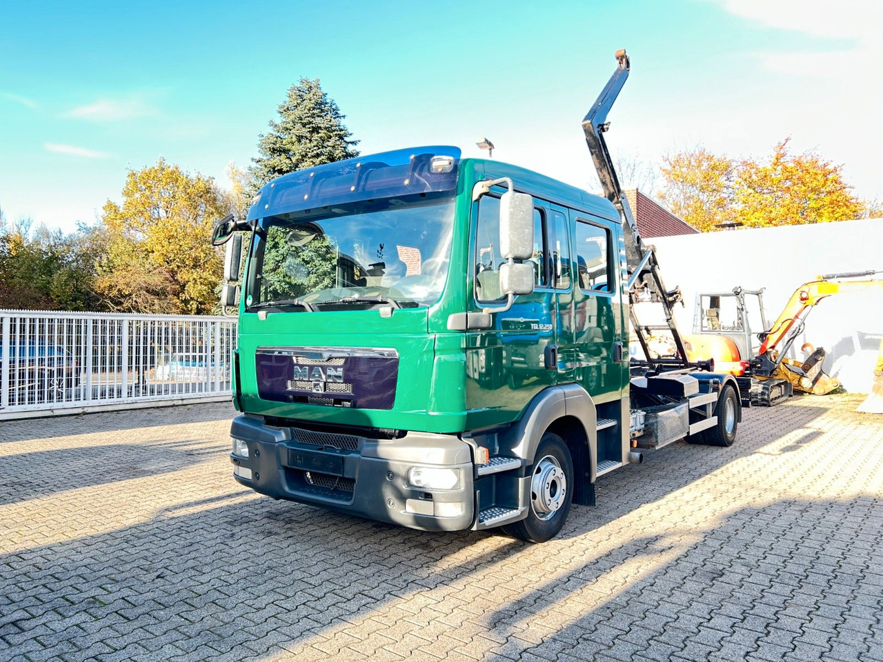 MAN 12.250 Doppelkabine Abroller - Caminhão polibenne: foto 1 MAN 12.250 Doppelkabine Abroller - Caminhão polibenne: foto 1