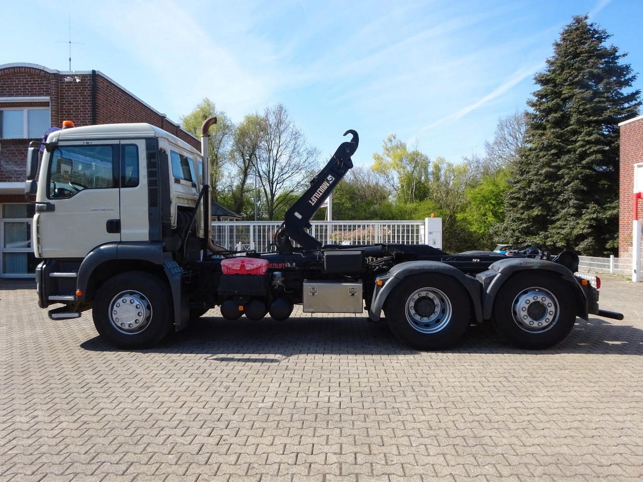 MAN 26.310 TGA Knickbarer Haken mit Lift+Lenkachse - Caminhão polibenne: foto 5 MAN 26.310 TGA Knickbarer Haken mit Lift+Lenkachse - Caminhão polibenne: foto 5