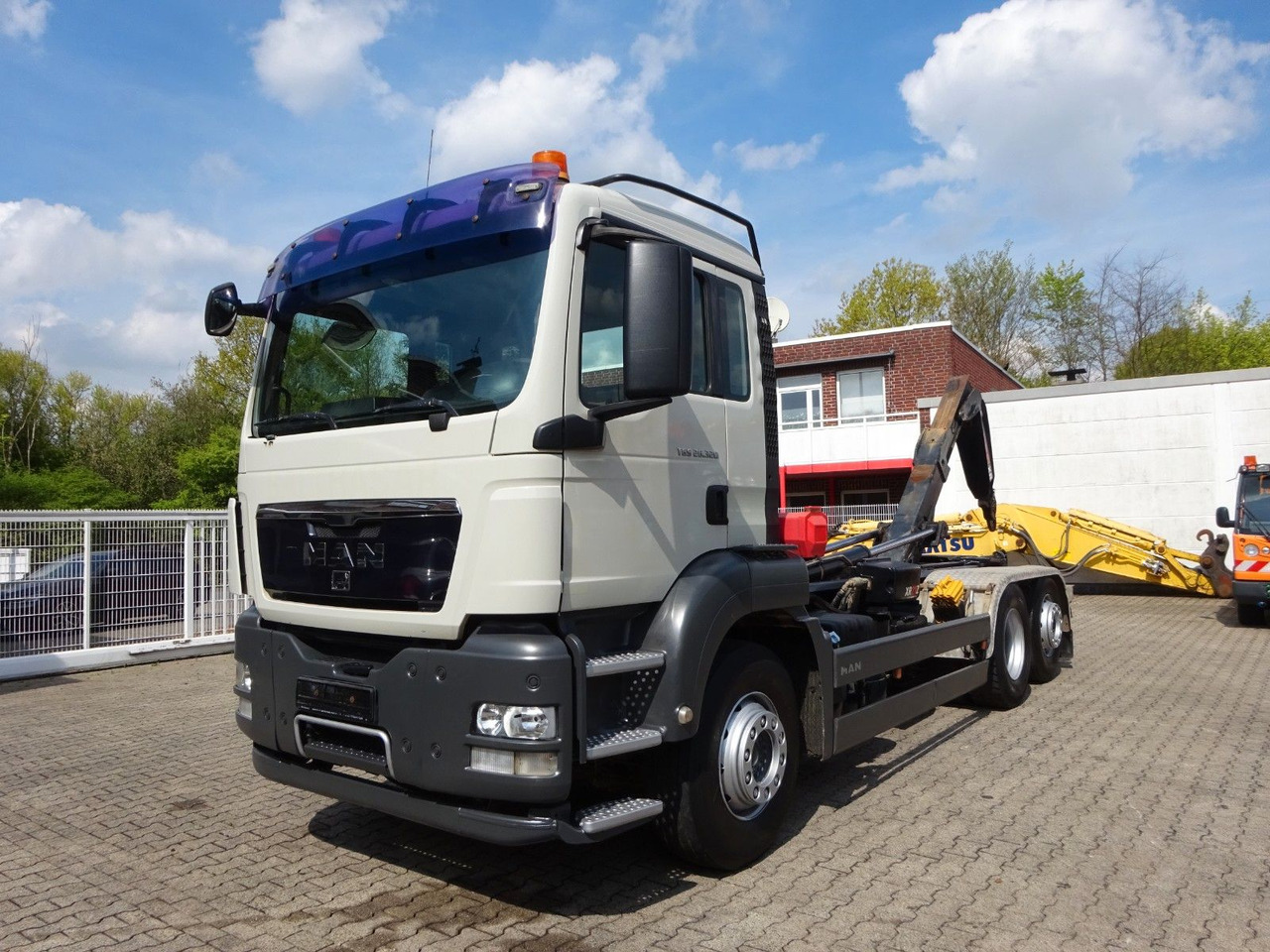 MAN 26.320 Multilift Abroller mit Lift+Lenkachse - Caminhão polibenne: foto 3 MAN 26.320 Multilift Abroller mit Lift+Lenkachse - Caminhão polibenne: foto 3