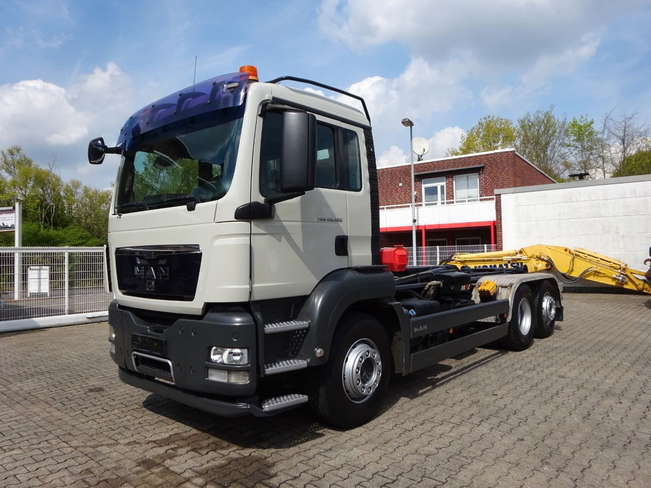 MAN 26.320 Multilift Abroller mit Lift+Lenkachse - Caminhão polibenne: foto 2 MAN 26.320 Multilift Abroller mit Lift+Lenkachse - Caminhão polibenne: foto 2