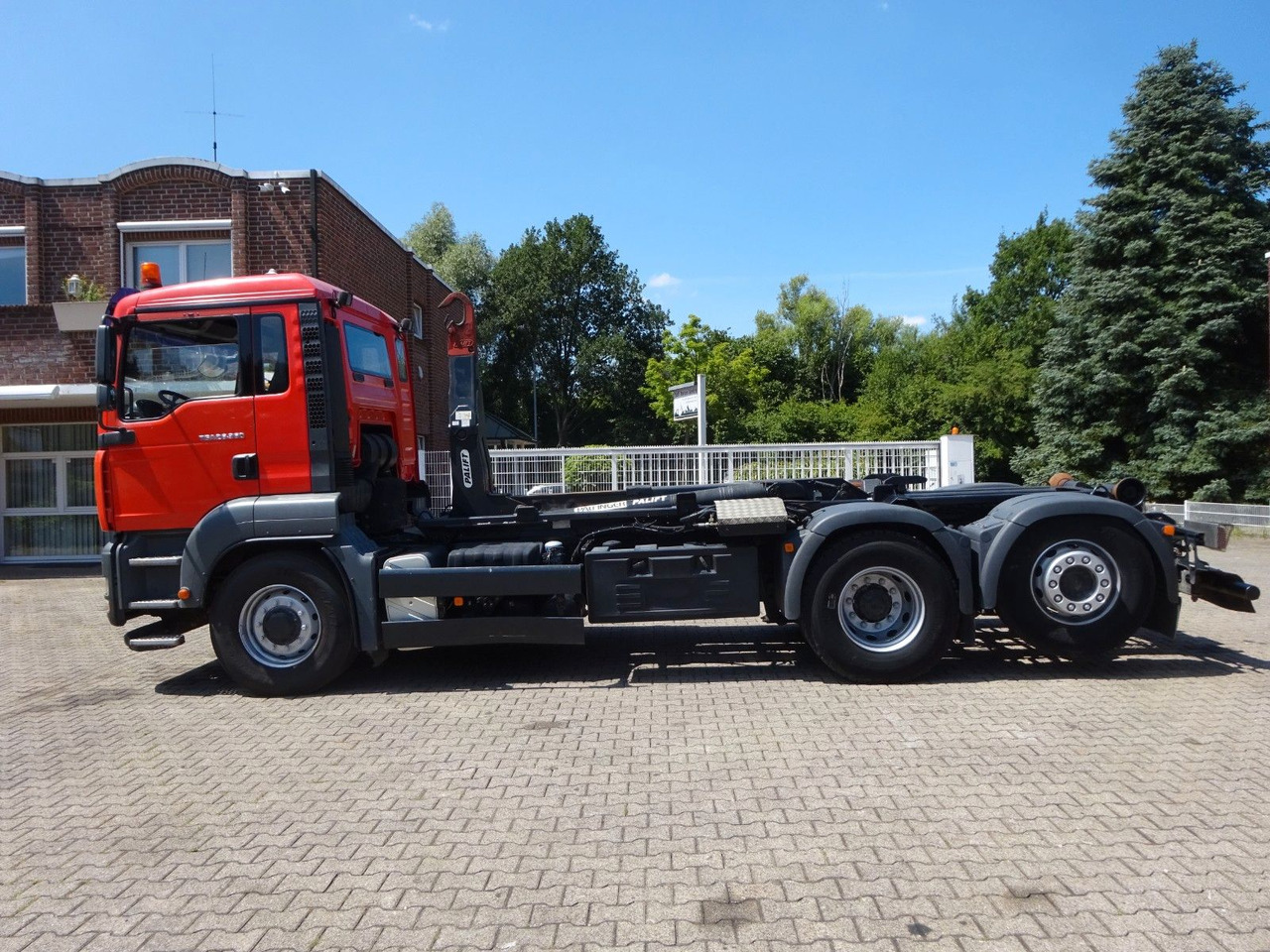 MAN 26.360 TGA PALFINGER Abroller 6x2-4 Hydrodrive - Caminhão polibenne: foto 1 MAN 26.360 TGA PALFINGER Abroller 6x2-4 Hydrodrive - Caminhão polibenne: foto 1