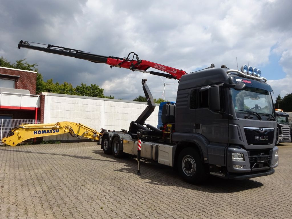 MAN 26.500 Abroller + Fassi F125A Kran 6x2-4 Allrad - Caminhão polibenne, Caminhão grua: foto 3 MAN 26.500 Abroller + Fassi F125A Kran 6x2-4 Allrad - Caminhão polibenne, Caminhão grua: foto 3