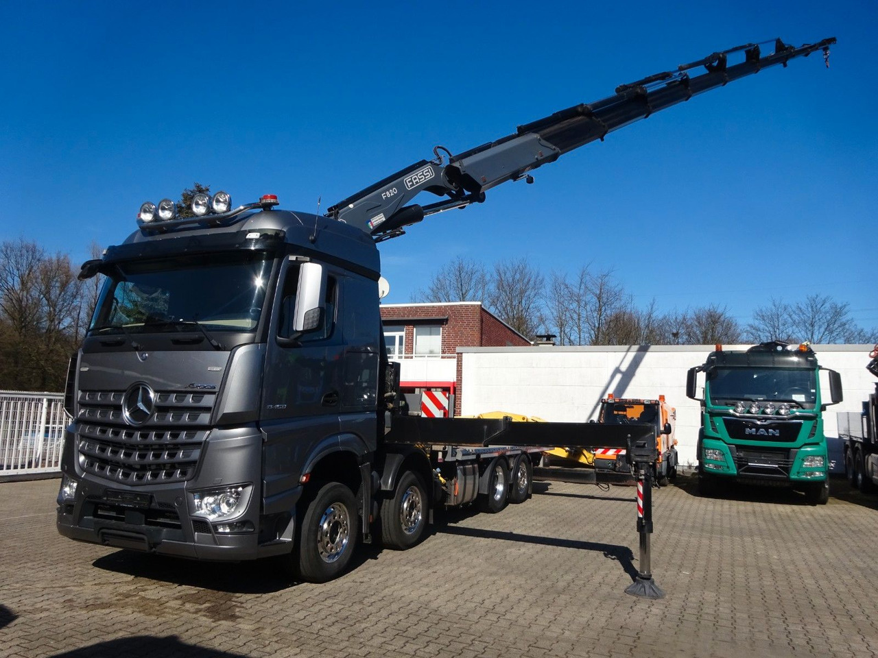 Mercedes-Benz 3453 Plattform + Fassi F820 Kran 8x2 Mercedes-Benz 3453 FASSI F820 Kran 8x Hydr. Ausschub - Caminhão grua, Camião de caixa aberta/ Plataforma: foto 2 Mercedes-Benz 3453 Plattform + Fassi F820 Kran 8x2 Mercedes-Benz 3453 FASSI F820 Kran 8x Hydr. Ausschub - Caminhão grua, Camião de caixa aberta/ Plataforma: foto 2