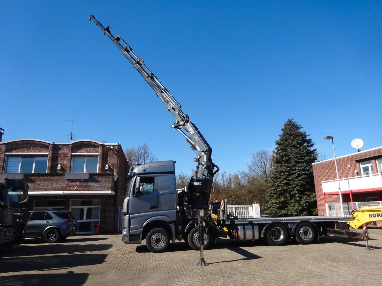 Mercedes-Benz 3453 Plattform + Fassi F820 Kran 8x2 Mercedes-Benz 3453 FASSI F820 Kran 8x Hydr. Ausschub - Caminhão grua, Camião de caixa aberta/ Plataforma: foto 2 Mercedes-Benz 3453 Plattform + Fassi F820 Kran 8x2 Mercedes-Benz 3453 FASSI F820 Kran 8x Hydr. Ausschub - Caminhão grua, Camião de caixa aberta/ Plataforma: foto 2