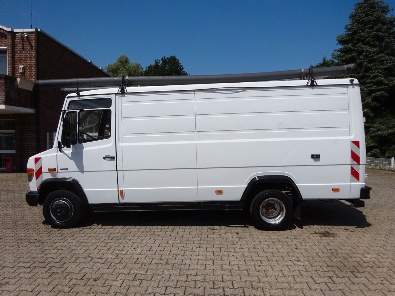 Mercedes-Benz 613D Vario Kasten 4x2 - Furgão: foto 3 Mercedes-Benz 613D Vario Kasten 4x2 - Furgão: foto 3