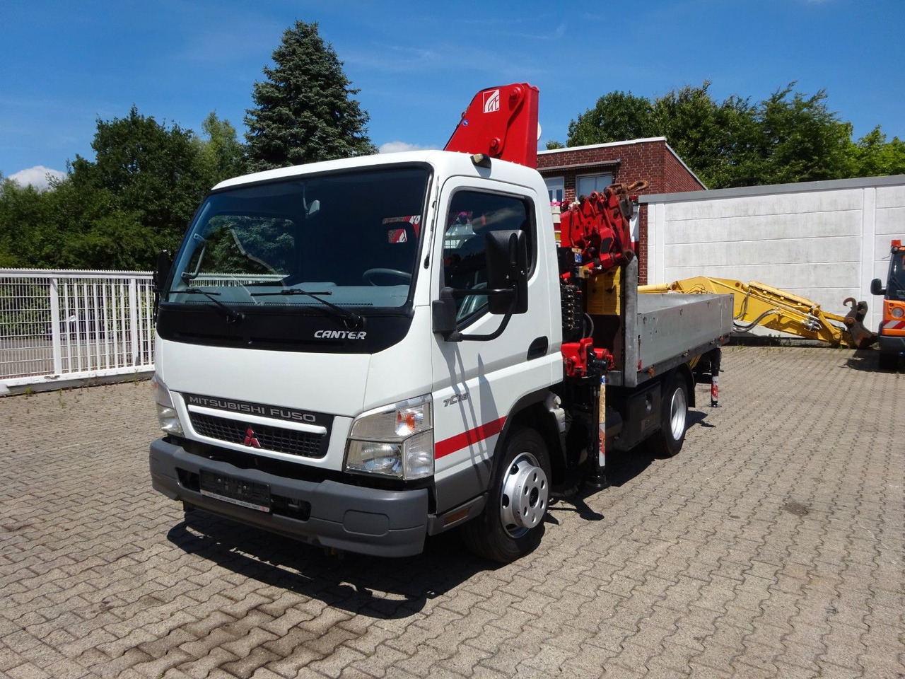 Mitsubishi Fuso Canter 7C18 + Ferrari F571 Kran - Furgão caixa aberta: foto 5 Mitsubishi Fuso Canter 7C18 + Ferrari F571 Kran - Furgão caixa aberta: foto 5