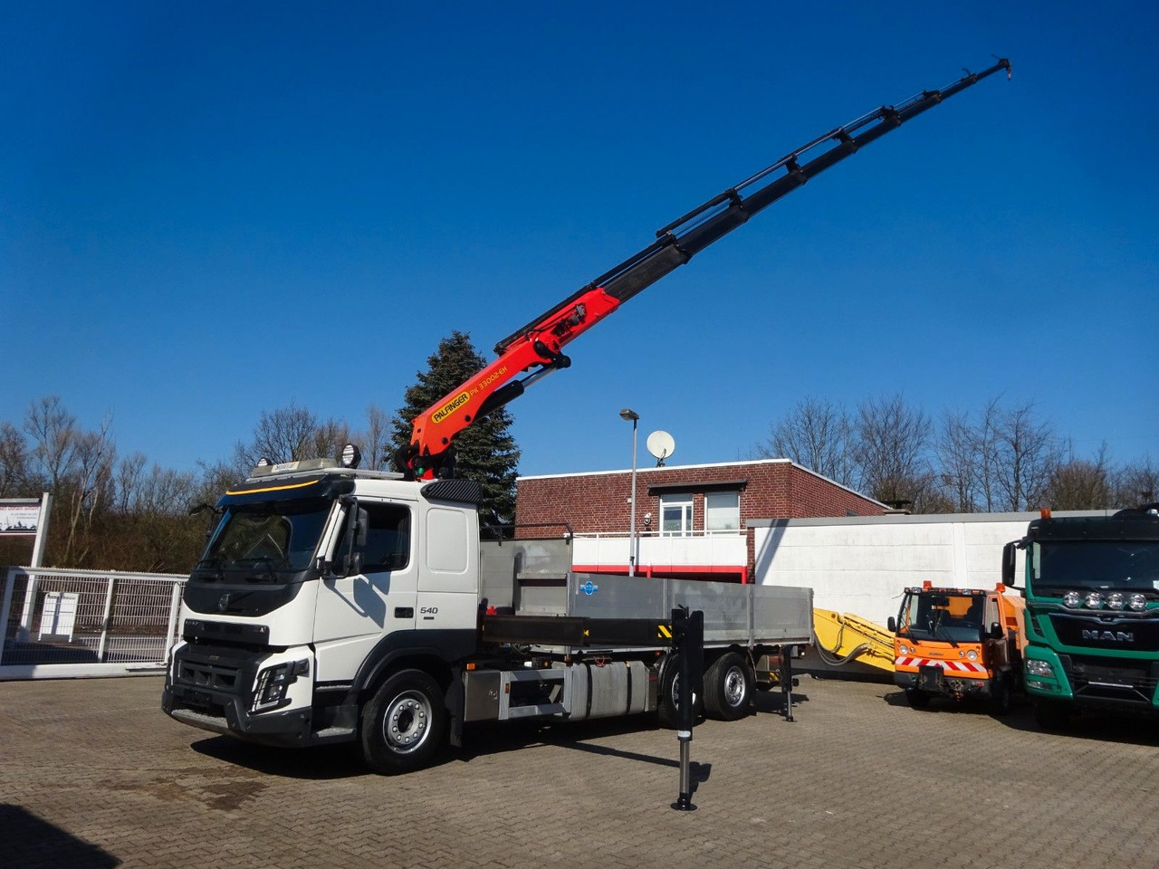 Volvo FMX 540 Pritsche + PK 33002 Kran 6x2 - Caminhão grua: foto 1 Volvo FMX 540 Pritsche + PK 33002 Kran 6x2 - Caminhão grua: foto 1