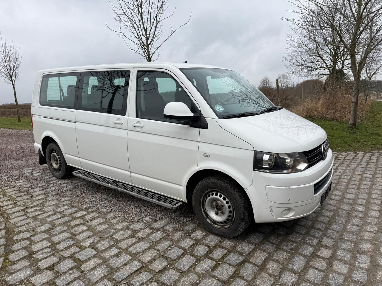 Volkswagen T5 Caravelle 2.0 TDI DSG Lang *7 Sitzplätze* - Furgão de passageiros: foto 1 Volkswagen T5 Caravelle 2.0 TDI DSG Lang *7 Sitzplätze* - Furgão de passageiros: foto 1