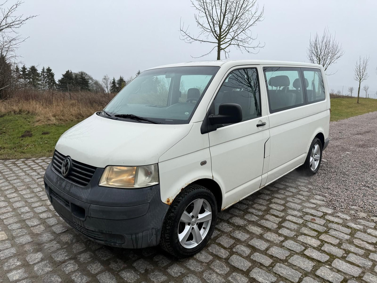 Volkswagen T5 Transporter 1.9 TDI *9 Sitze * 3900 € - Furgão de passageiros: foto 2 Volkswagen T5 Transporter 1.9 TDI *9 Sitze * 3900 € - Furgão de passageiros: foto 2