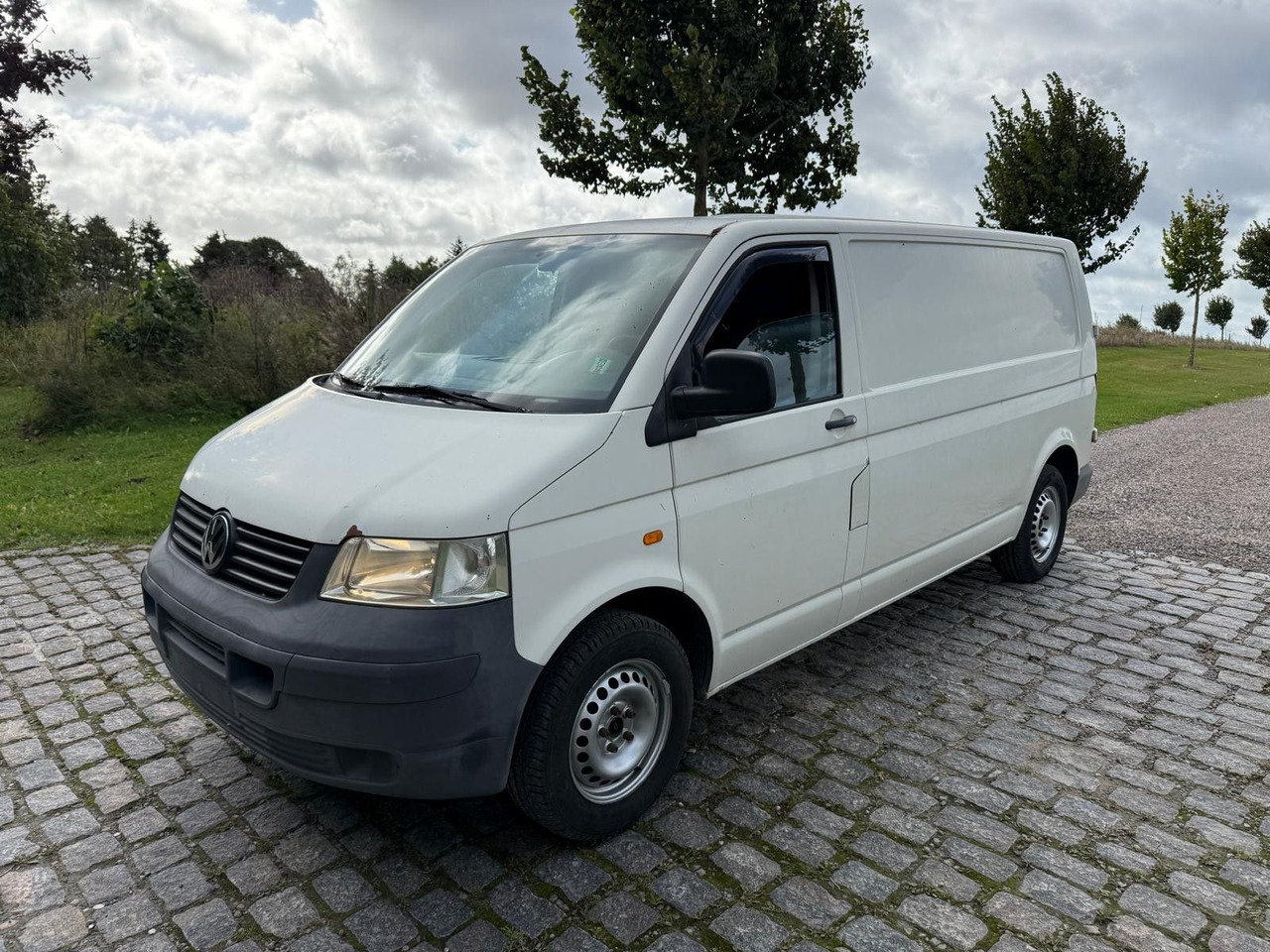 Volkswagen T5 Transporter 2.5 TDI Kasten lang - Furgão compacto: foto 2 Volkswagen T5 Transporter 2.5 TDI Kasten lang - Furgão compacto: foto 2
