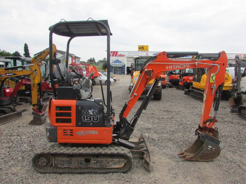 Hitachi ZX 19 U-5 Canopy Minibagger 14.000 EUR - Mini escavadeira: foto 3 Hitachi ZX 19 U-5 Canopy Minibagger 14.000 EUR - Mini escavadeira: foto 3