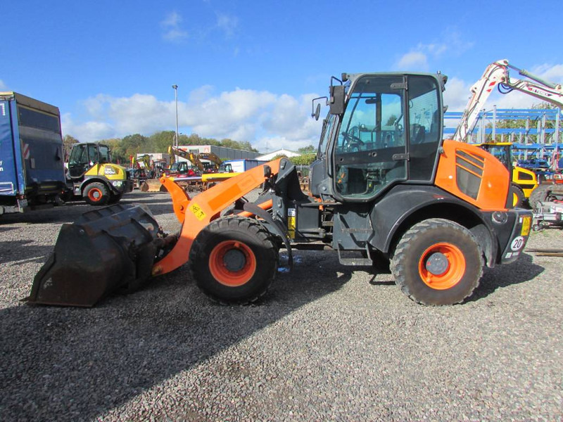 Komatsu WA 100 M-7 Radlader 29.000 EUR - Carregadeira de rodas: foto 1 Komatsu WA 100 M-7 Radlader 29.000 EUR - Carregadeira de rodas: foto 1