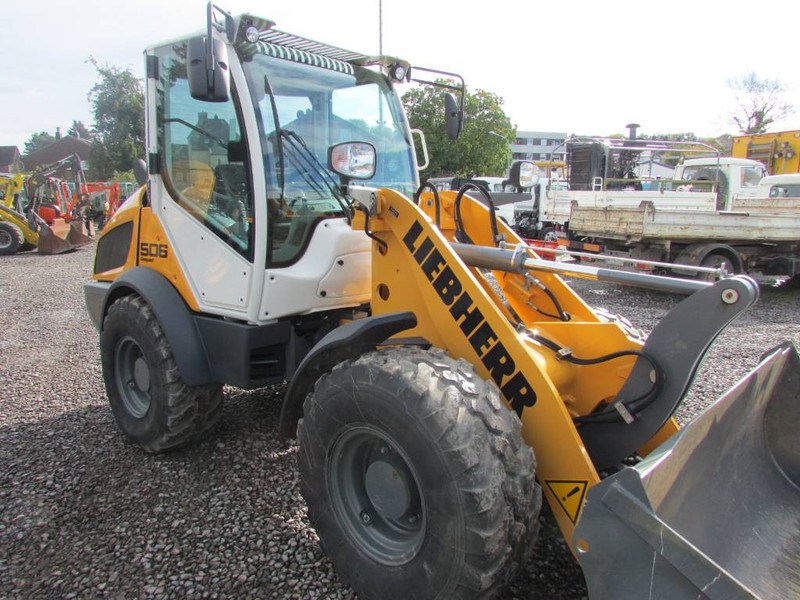Liebherr L 506 Compact Radlader 46.500 EUR netto L506C - Carregadeira de rodas: foto 3 Liebherr L 506 Compact Radlader 46.500 EUR netto L506C - Carregadeira de rodas: foto 3