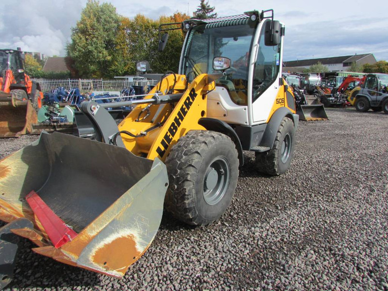 Liebherr L 506 Compact Radlader 46.500 EUR netto L506C - Carregadeira de rodas: foto 4 Liebherr L 506 Compact Radlader 46.500 EUR netto L506C - Carregadeira de rodas: foto 4