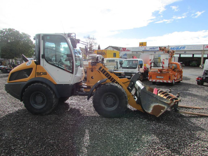 Liebherr L 506 Compact Radlader 46.500 EUR netto L506C - Carregadeira de rodas: foto 1 Liebherr L 506 Compact Radlader 46.500 EUR netto L506C - Carregadeira de rodas: foto 1