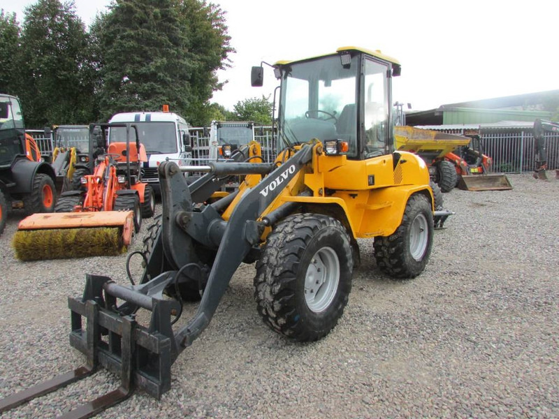 Volvo L 35 B-Z Radlader 16.000 EUR - Carregadeira de rodas: foto 2 Volvo L 35 B-Z Radlader 16.000 EUR - Carregadeira de rodas: foto 2