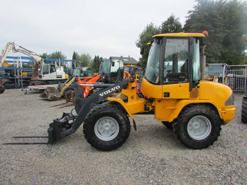 Volvo L 35 B-Z Radlader 16.000 EUR - Carregadeira de rodas: foto 1 Volvo L 35 B-Z Radlader 16.000 EUR - Carregadeira de rodas: foto 1