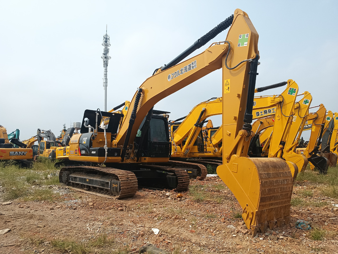CATERPILLAR 323D2L - Escavadora de rastos: foto 2 CATERPILLAR 323D2L - Escavadora de rastos: foto 2