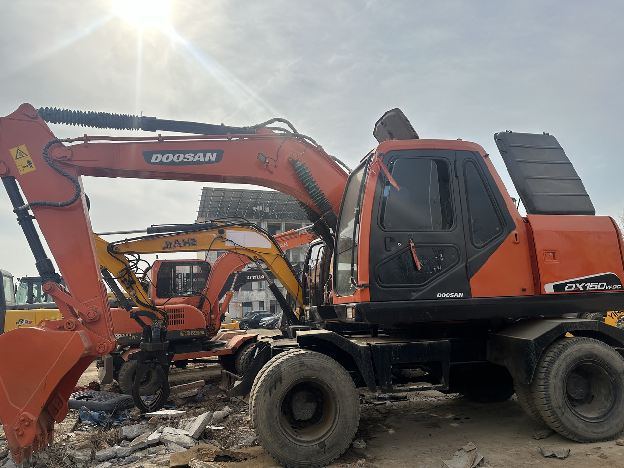 DOOSAN 150W - Escavadeira de rodas: foto 1 DOOSAN 150W - Escavadeira de rodas: foto 1