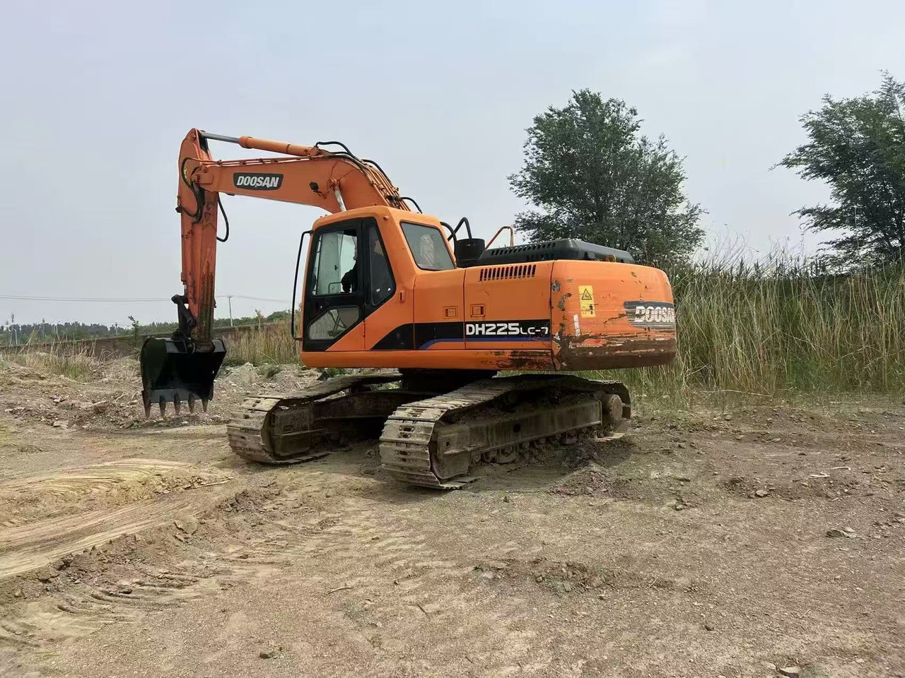 DOOSAN DH225LC-7 - Escavadora de rastos: foto 2 DOOSAN DH225LC-7 - Escavadora de rastos: foto 2