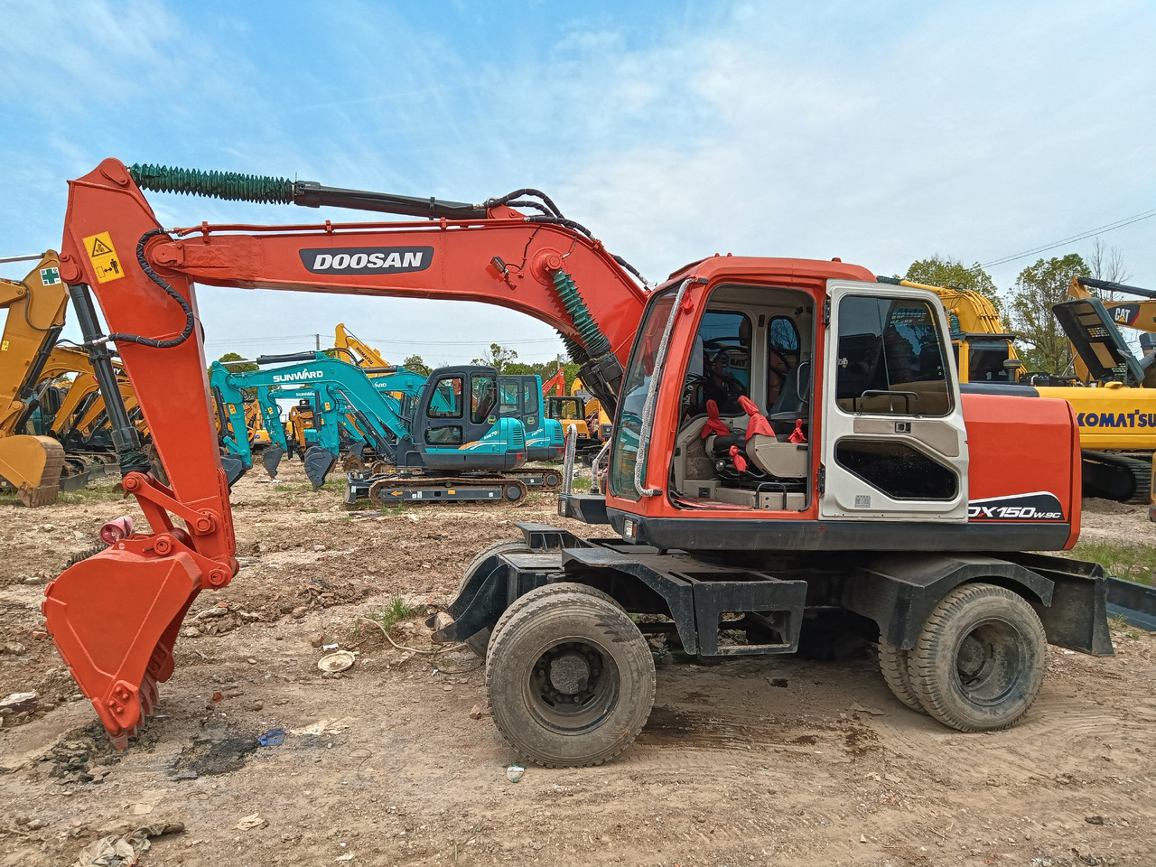 DOOSAN DX150W - Escavadeira de rodas: foto 1 DOOSAN DX150W - Escavadeira de rodas: foto 1