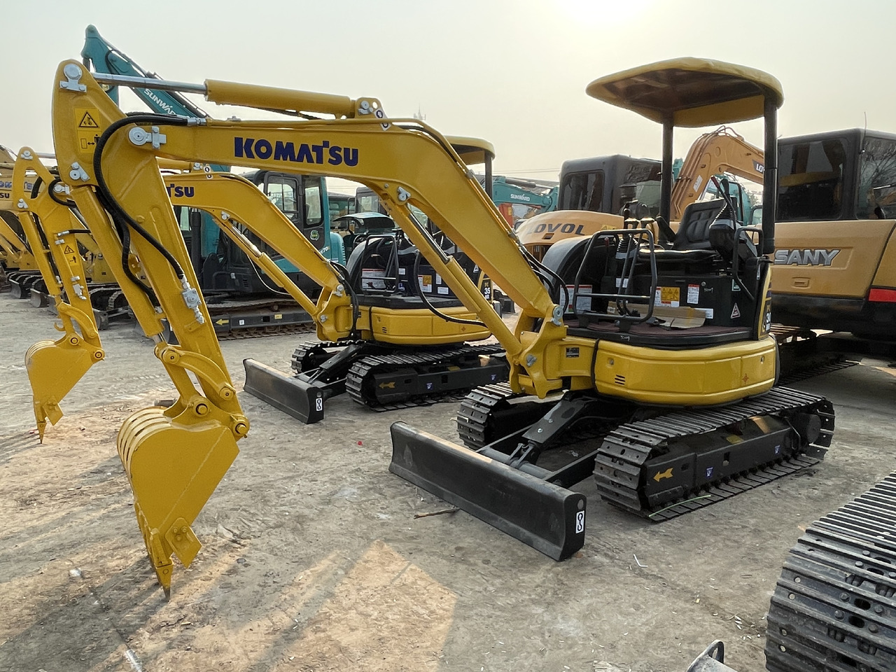 KOMATSU PC30MR-3 - Mini escavadeira: foto 4 KOMATSU PC30MR-3 - Mini escavadeira: foto 4