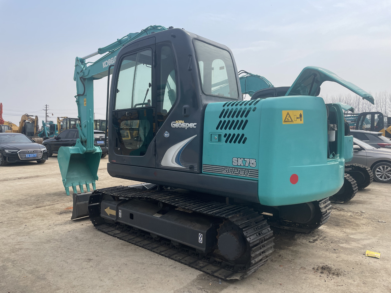 Kobelco SK 75 - Escavadora de rastos: foto 3 Kobelco SK 75 - Escavadora de rastos: foto 3