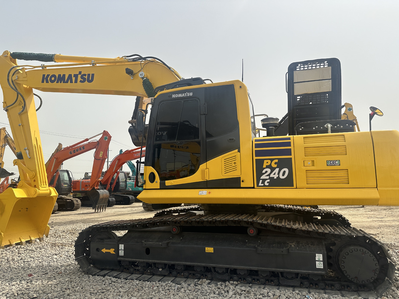 Komatsu PC 240 LC-8 - Escavadora de rastos: foto 1 Komatsu PC 240 LC-8 - Escavadora de rastos: foto 1