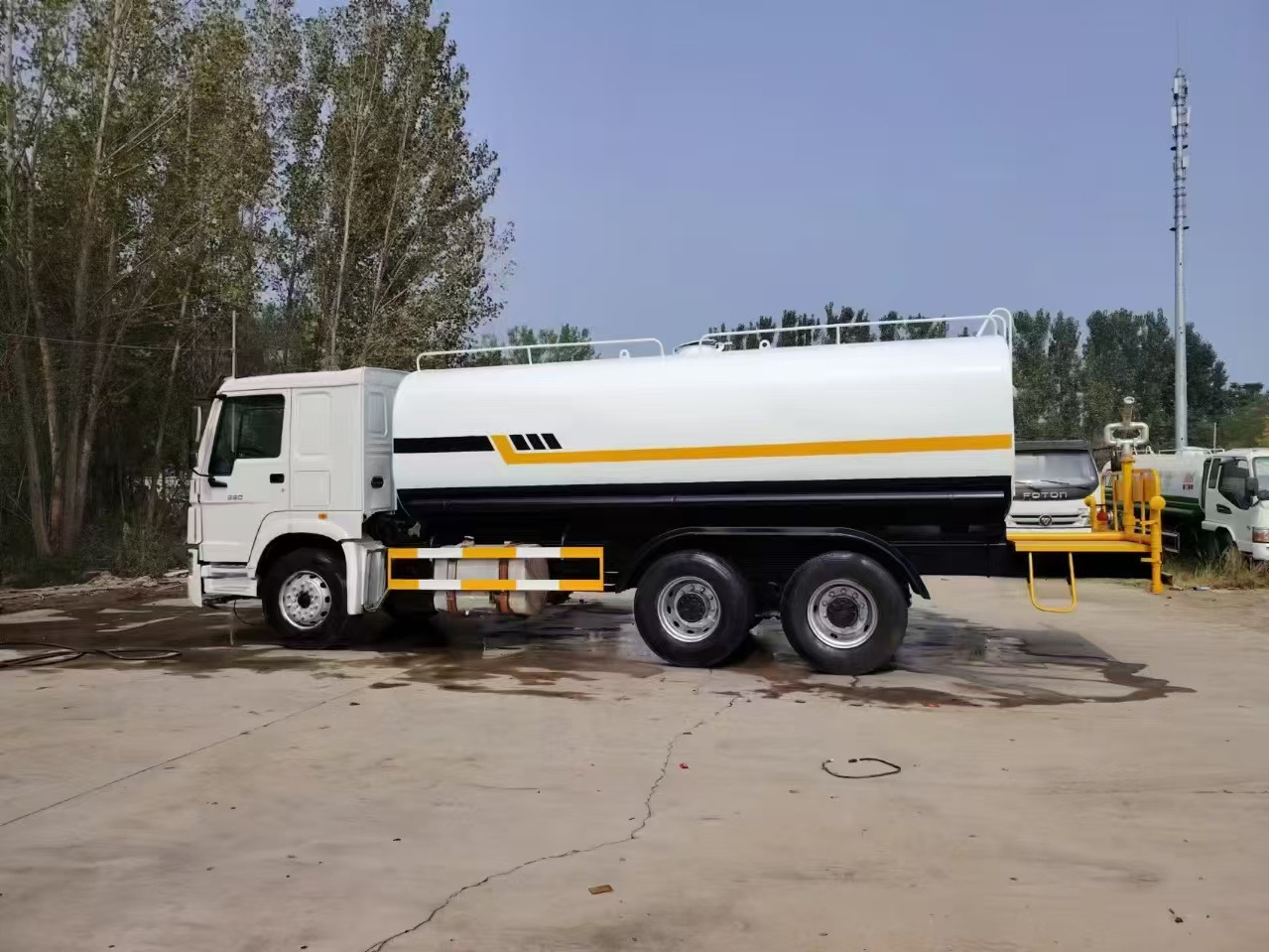 SINOTRUK HOWO sprinkler - Caminhão tanque: foto 4 SINOTRUK HOWO sprinkler - Caminhão tanque: foto 4