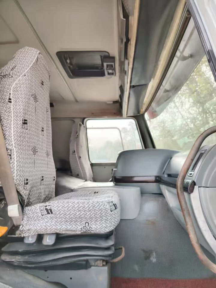 SINOTRUK HOWO sprinkler - Caminhão tanque: foto 3 SINOTRUK HOWO sprinkler - Caminhão tanque: foto 3